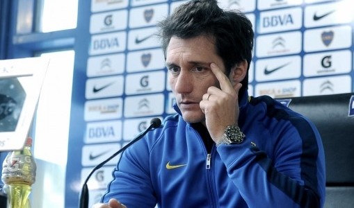 Barros Schelotto anunció que Tevez pidió licencia pero se quedará en Boca