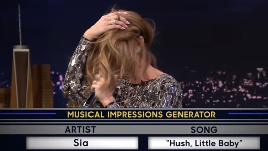 Céline Dion la rompe imitando a Cher, Rinahha y Sia en el programa de Jimmy Fallon