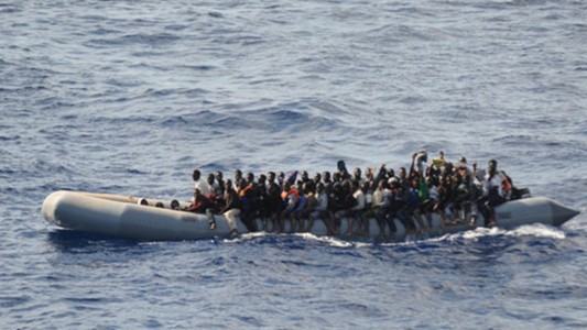 Encuentran los cuerpos sin vida de 41 inmigrantes en una playa de Libia