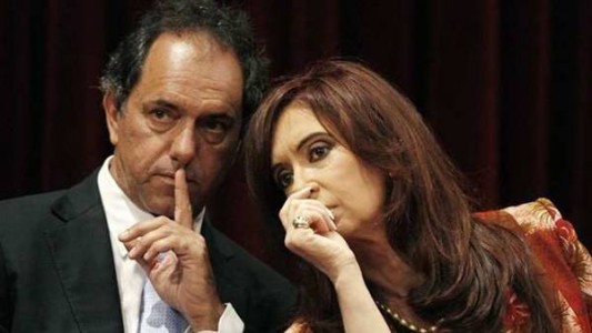 Cristina: "El Gobierno saca todos los días un conejo de la galera para distraer a la gente de la situación económica"