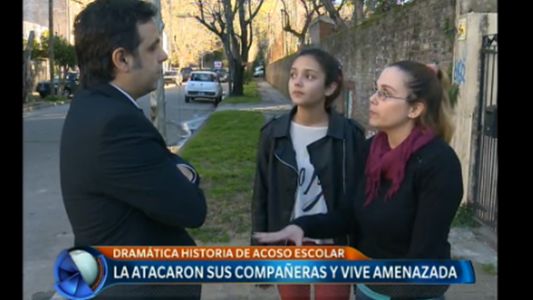 La atacaron sus compañeras y vive amenazada