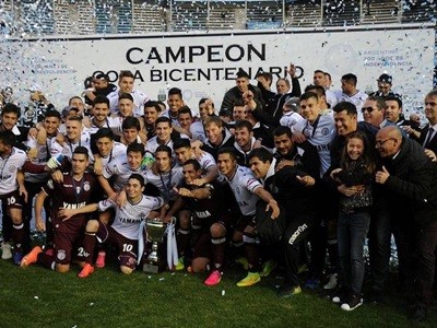 Lanús se quedó con la Copa Bicentenario al derrotar 1 a 0 a Racing