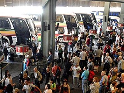 Autorizan un aumento del 26,35 por ciento en pasajes de micros de larga distancia