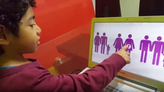 El nene que explica las nuevas relaciones familiares en 30 segundos