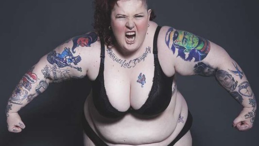 Retrata a mujeres en ropa interior para mostrar la belleza verdadera