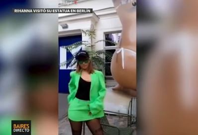 Rihanna visitó su estatua en Berlín