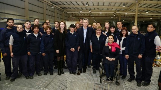 Macri pidió a los trabajadores que no pongan "palos en la rueda" a las empresas