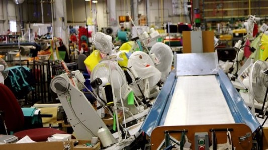 Empresarios nacionales aseguran que el Gobierno les "soltó la mano hace tiempo"