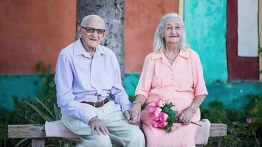 Pareja de abuelos brasileros festeja 65 años de matrimonio y enamora a las redes sociales
