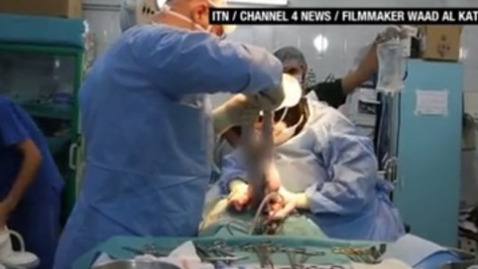 Video: un parto dramático en medio de la guerra de Siria