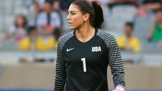 Suspendieron por 6 meses a una futbolista norteamericana por llamar "cobardes" a sus rivales