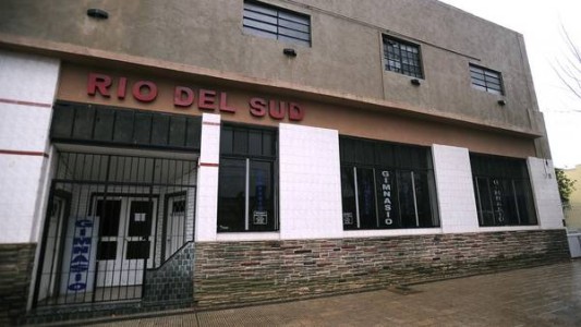 Un nene de 3 años murió al caer una pared de un club de Lomas de Zamora