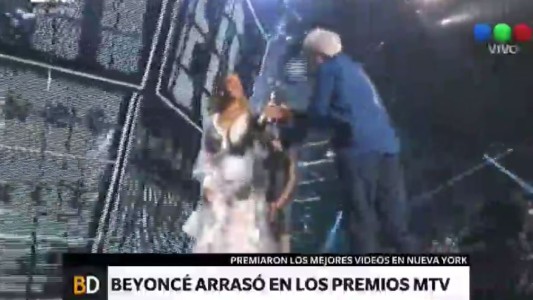 Beyoncé arrasó en los premios MTV