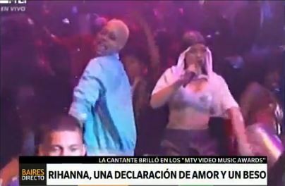 Rihanna, una declaración de amor y un beso