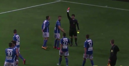 Video: hizo tres goles, ensayó un festejo memorable y fue expulsado