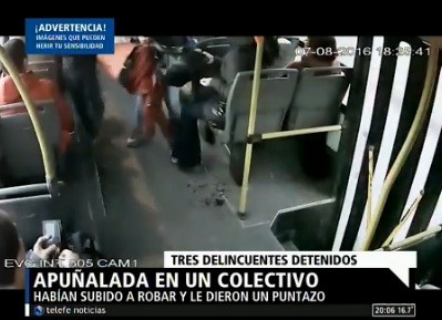 Video: apuñalada en un colectivo