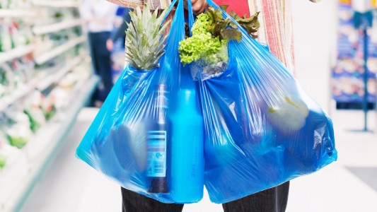 Asociación de Supermercados rechazó la prohibición de entrega de bolsas plásticas