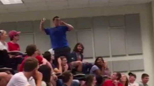 Le ganó una apuesta a su profesor y salvó a sus compañeros de un examen de química