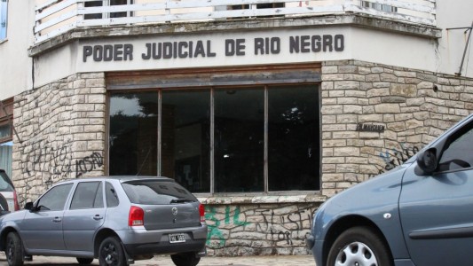 Viaje de egresados: una joven denunció que fue abusada por cuatro jóvenes en Bariloche