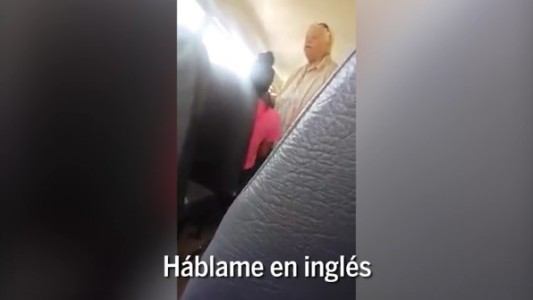 Indignación por una mujer que le pide a un estudiante hispano que “no hable español”