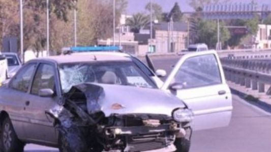Video impactante: un auto a contramano chocó de frente con una moto en San Juan