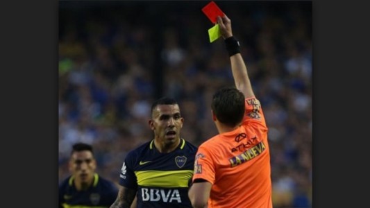Angelici: "Entiendo el enojo de Tevez, pero la decisión de Delfino fue correcta"