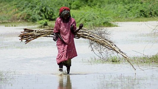 El dramático pedido de ayuda de una mujer que convive con un tumor gigante