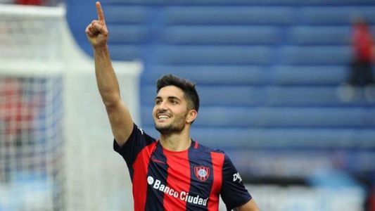 San Lorenzo fue contundente ante Vélez y se subió a la punta