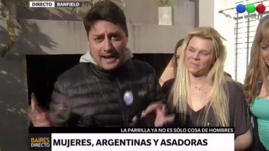 Mujeres asadoras enseñan a usar la parrilla