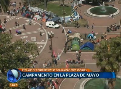 Acampe en la Plaza de Mayo contra "los tarifazos y el ajuste"