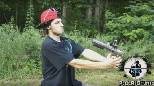 Un youtuber se disparó con una pistola de paintball en la cara y casi termina en tragedia