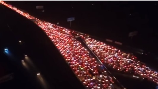 Video :así es un embotellamiento en una autopista de China