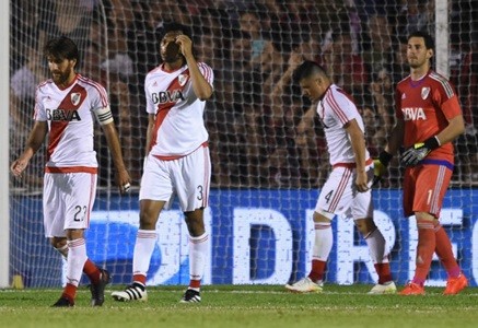 River se durmió y dejó el invicto en Paraná