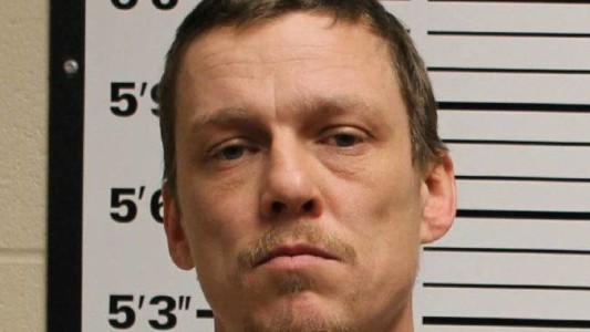 Escándalo: las razones de un juez para sentenciar a 60 días de cárcel a padre que violó reiteradamente a hija de 12 años