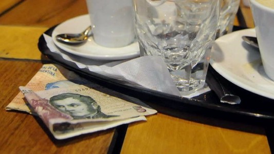 Tres indigentes quedaron cerca del juicio oral por robar la propina de una mesa en un restaurante