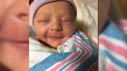 Fue al hospital a que le saquen una piedra del riñón y salió con un bebé