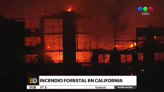 Bosque de California arde desde hace una semana