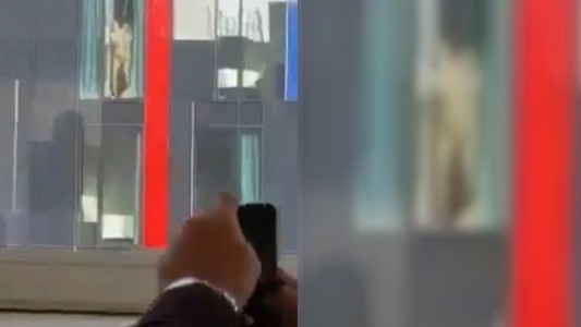 Video hot: una pareja tuvo sexo frente a una ventana de un hotel y paralizó el centro financiero de Londres