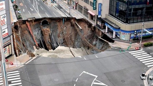 Gigantesco hundimiento de tierra causó alarma en una ciudad de Japón