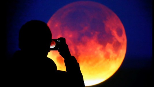 Una mujer murió arrollada por un tren cuando fotografiaba la superluna