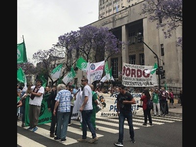Estudiantes de la FUBA impidieron la firma del convenio de cesión del Hospital de Clínicas
