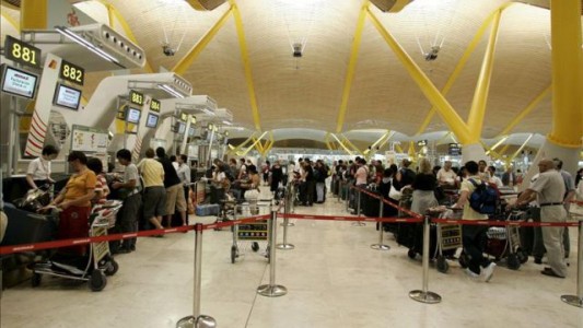 Europa busca imponer un "visado exprés", que incluye a los argentinos