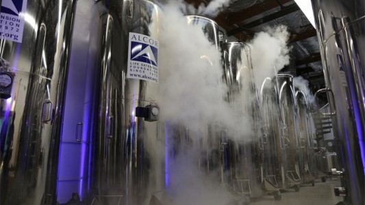 Adolescente con enfermedad terminal logró autorización para congelar su cuerpo y "ser despertada" cuando haya cura