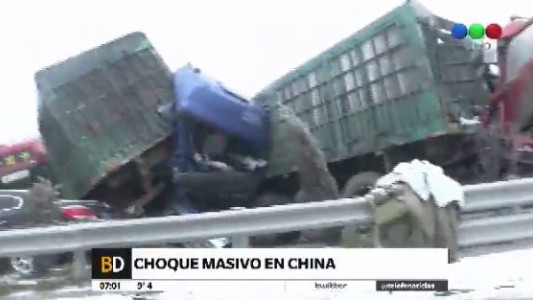 Un accidente múltiple de 56 vehículos en China deja 17 muertos y 37 heridos