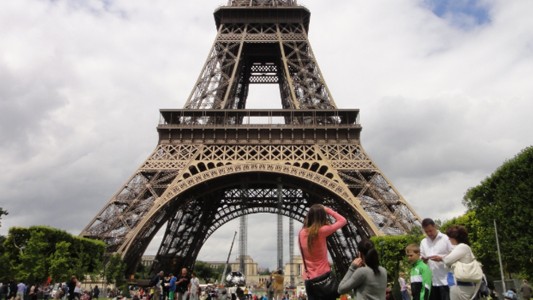 Millonario robo a dos turistas cataríes al salir del aeropuerto de París