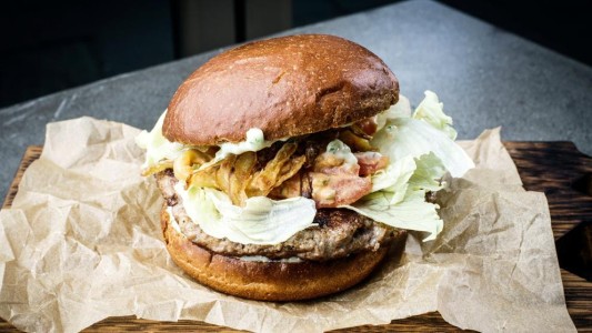 Polémica: ofrecen una hamburguesa de "rata" hecha con carne de otro animal