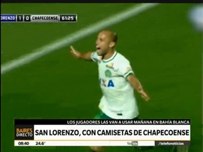 Homenaje de San Lorenzo con las camisetas del Chapecoense