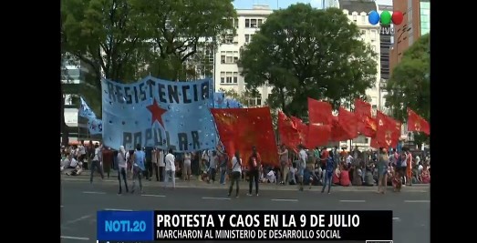 Organizaciones sociales cortan la avenida 9 de Julio