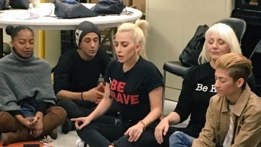 Lady Gaga reveló que sufre estrés postraumático por una violación