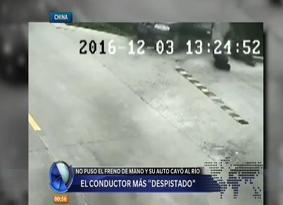 Un conductor "despistado" terminó con su auto en el río